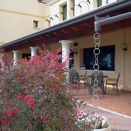 Albergo Al Portico Аццано-Дечимо Экстерьер фото