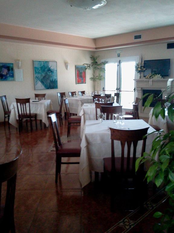 Albergo Al Portico Аццано-Дечимо Экстерьер фото